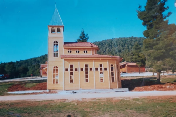 Faépítmények építése templom